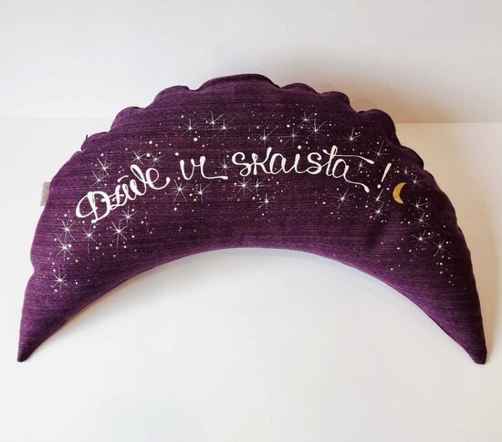 GRIĶU SPILVENS 9 AR TEKSTU "DZĪVE IR SKAISTA" VIOLETS 28X60 CM